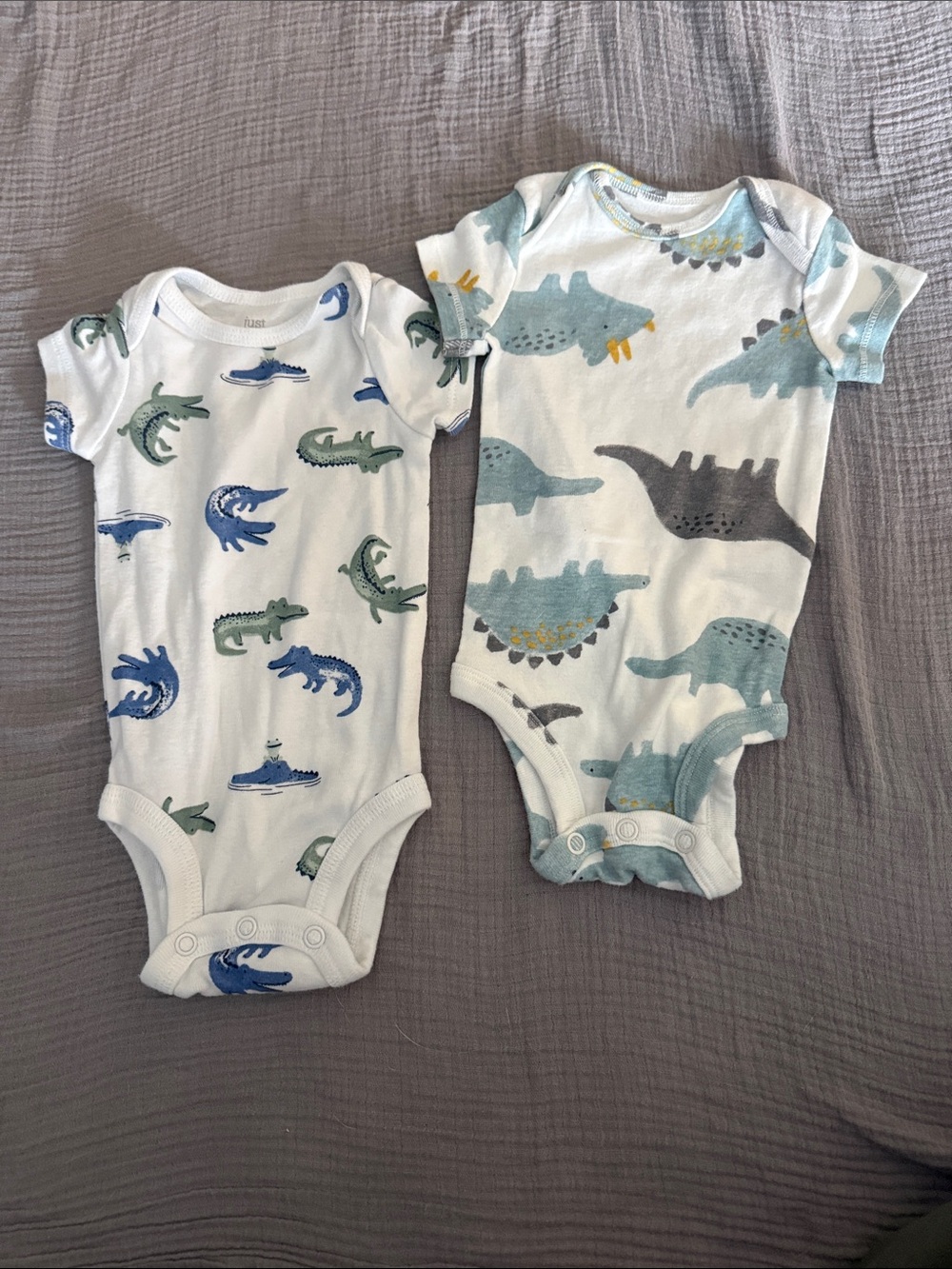 Short-Sleeve Baby One-Piece Set with Blue & Green Dino Prints